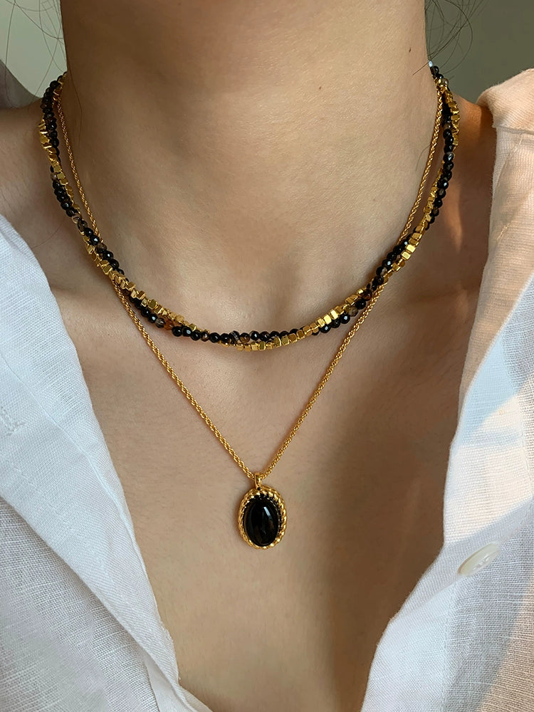 French Retro Black Agate Natural White Shell Necklace for Women Light Luxury Minority Non-Fading Fancy Unique Sweater Chain