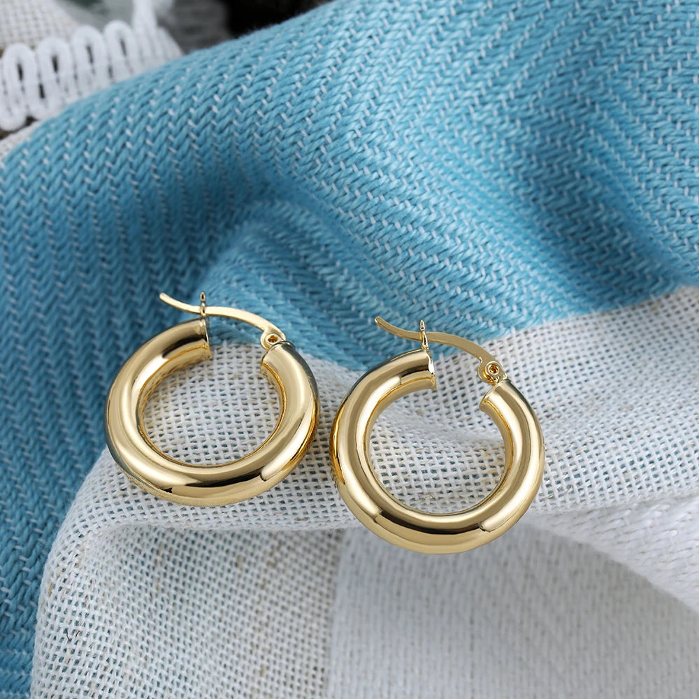 2023 New 18K Gold Plated Smooth Metal Chunky Hoop Earrings Retro Thick Huggie Earring for Women Round Circle Statement Jewelry