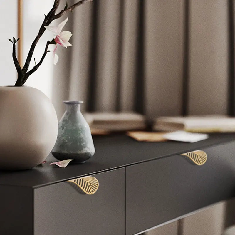 Leaf Shaped Handle Gold Brushed Hollow Pulls Furniture Cabinet Leaves Knob Zinc Alloy  Golden Cupboard Drawer Invisible Handle