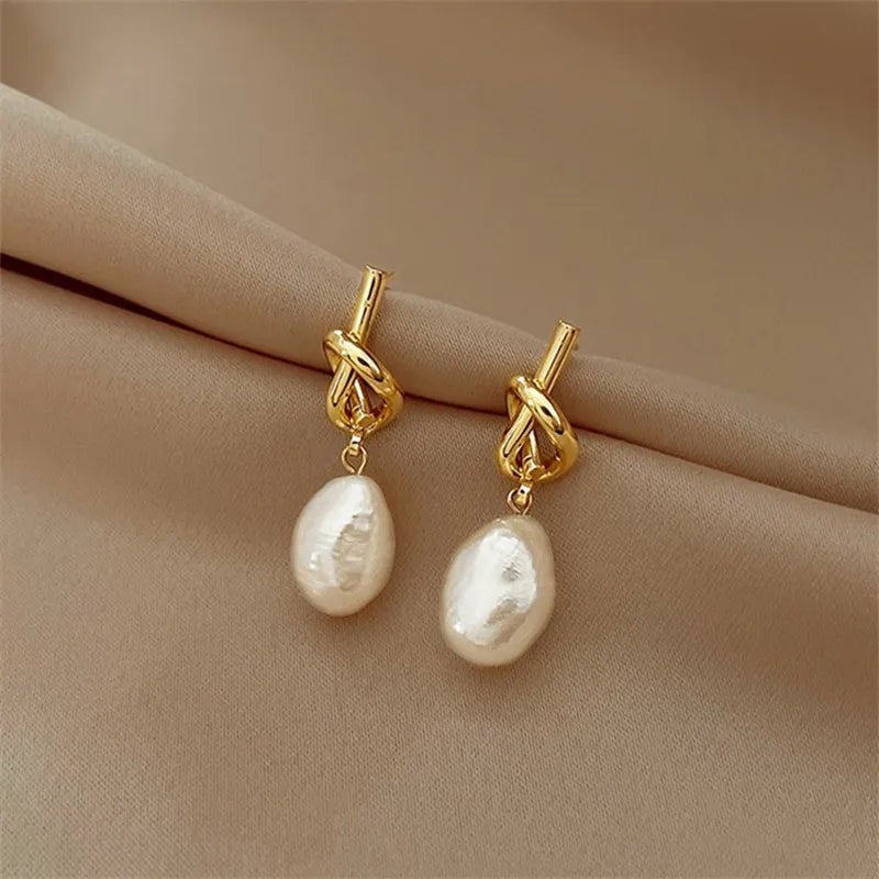 2023 New French Elegant Gold Color Bean Spliced Flat Pearl Earrings for Korean Fashion Jewelry Party Women's Sweet Accessories