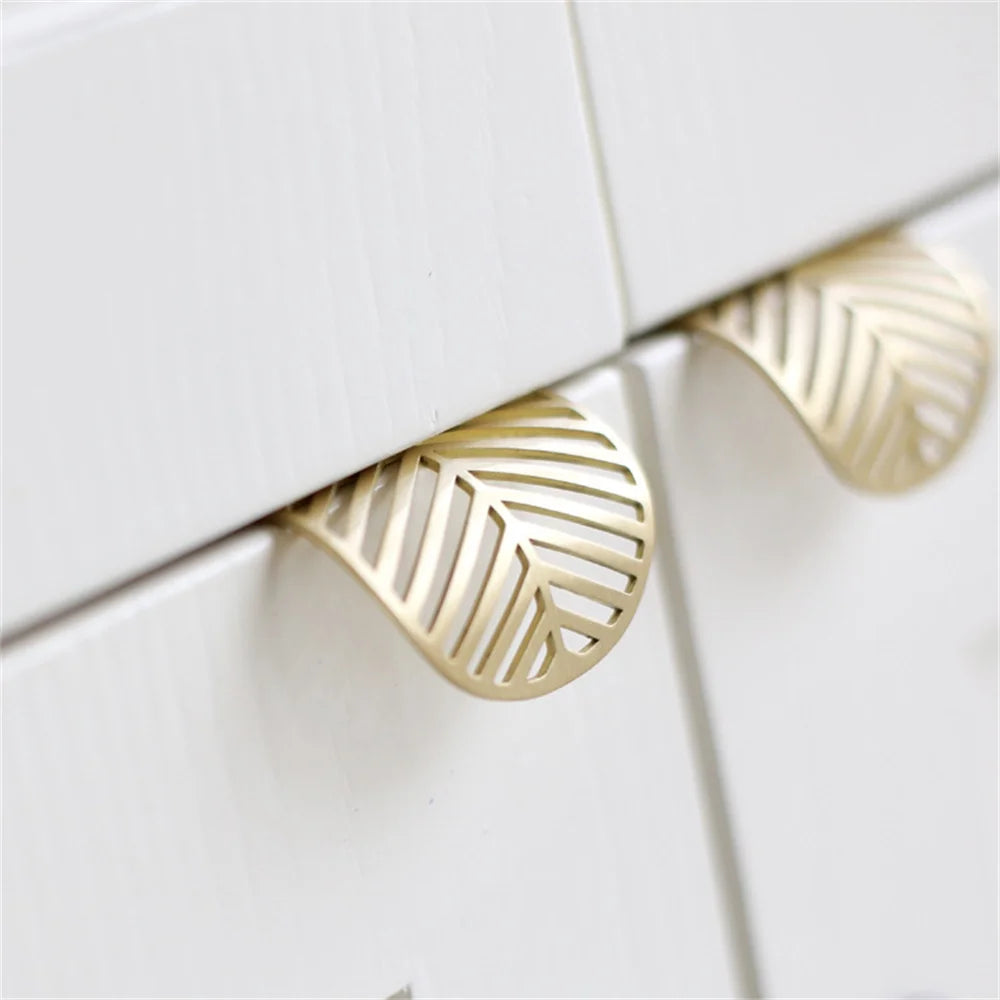 Leaf Shaped Handle Gold Brushed Hollow Pulls Furniture Cabinet Leaves Knob Zinc Alloy  Golden Cupboard Drawer Invisible Handle