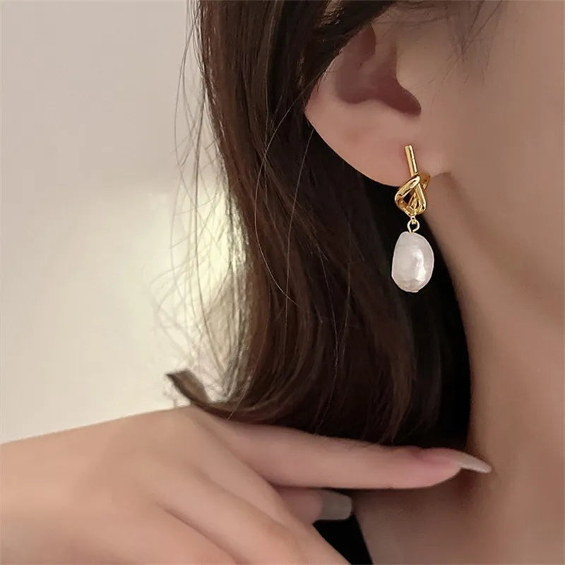 2023 New French Elegant Gold Color Bean Spliced Flat Pearl Earrings for Korean Fashion Jewelry Party Women's Sweet Accessories